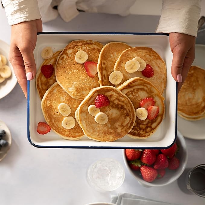 Bob's Red Mill Signature Buttermilk Pancake Mix, 20oz (Pack of 4)- Just Add Water, Makes 32-40 Pancakes per Bag